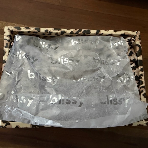 Blissy Leopard Pattern Pillowcase - Picture 5 of 6